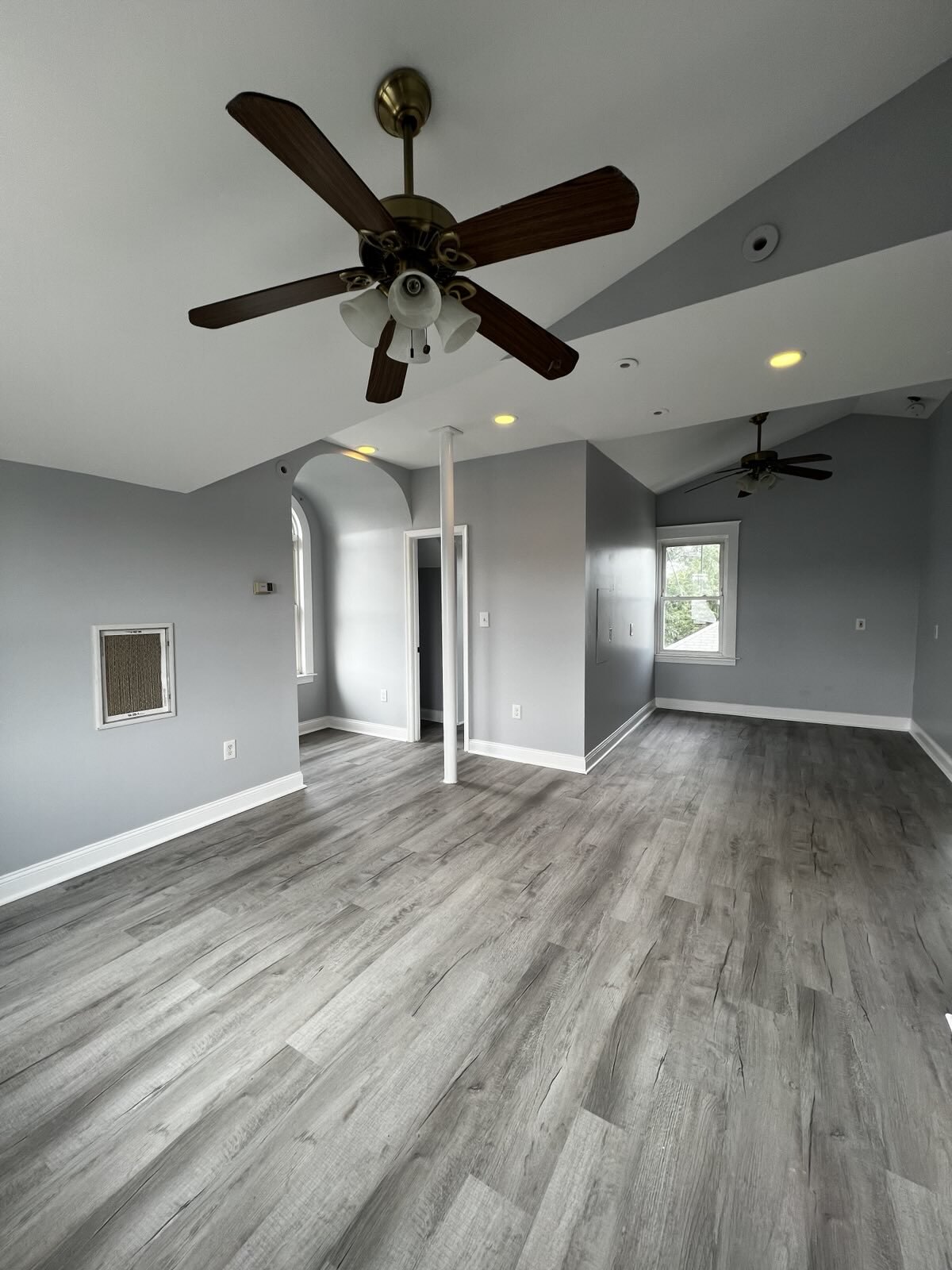 Living room area on 3rd Floor - 1337 Poplar Ave