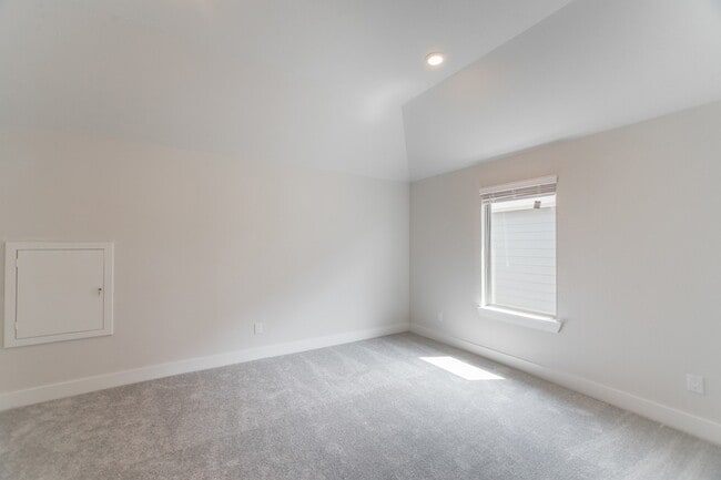 Building Photo - 10539 Preserve Wy