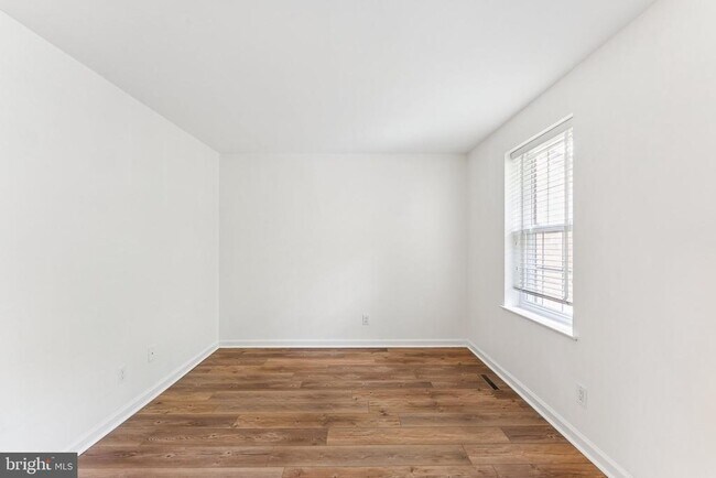 Building Photo - 512 S Henry St