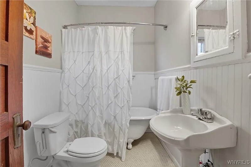 Building Photo - 10 Russell St