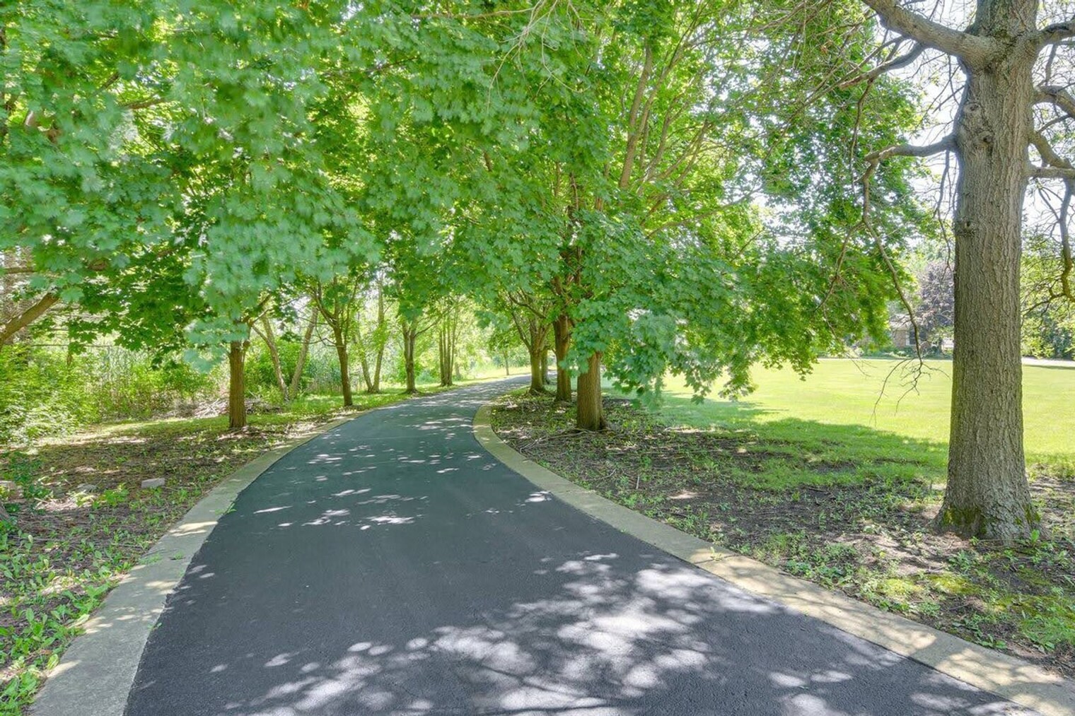 Building Photo - 7 Creekside Ln