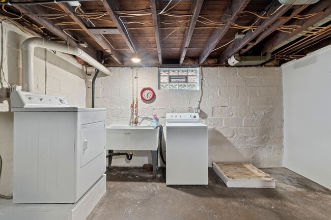 Building Photo - AVAILABLE NOW! Don't miss this amazing 3-bedroom with a RIVERFRONT view in Brackenridge!