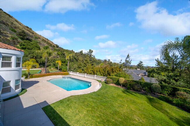 Building Photo - 1160 N Easley Canyon Rd