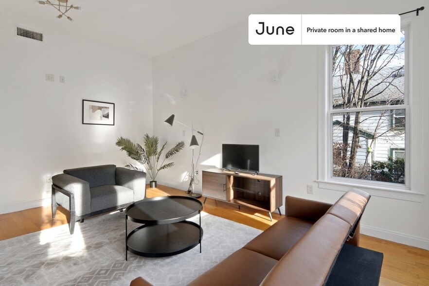 Building Photo - Room in Shared 4 bed/2 bath home in Roxbury