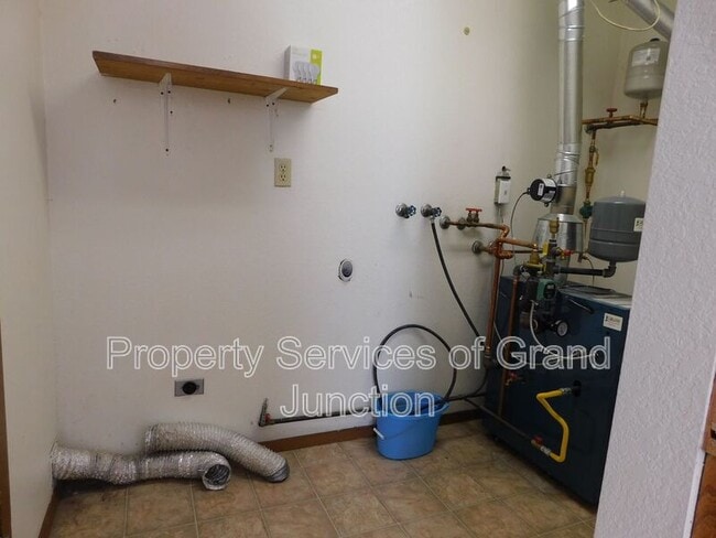 Building Photo - 570 Dawn Ct