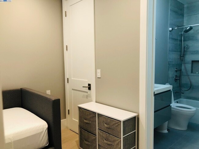 Building Photo - 466-4B1 Ruthven,Palo Alto CA 94301