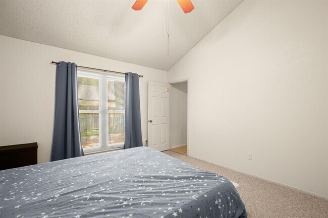 Building Photo - 2810 Goldbridge Dr
