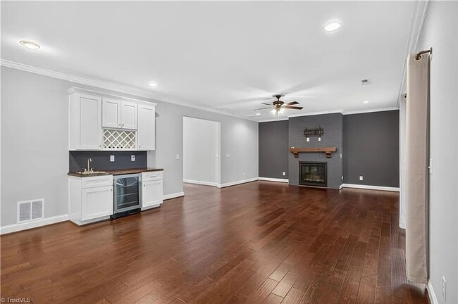 Building Photo - ****** $200 OFF FIRST FULL MONTH OF RENT!! ******