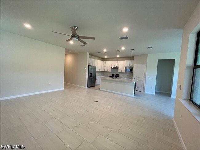 Building Photo - 2122 Yellowfin Cir