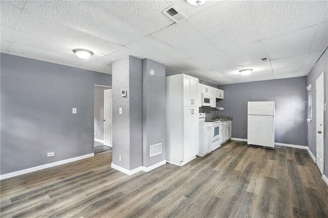 Building Photo - 1527 Langston Ave SW