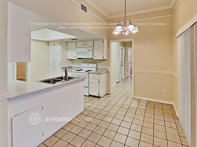 Building Photo - 216 Thistlewood Cir