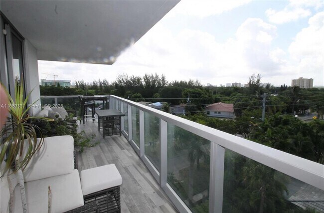 Building Photo - 13800 Highland Dr