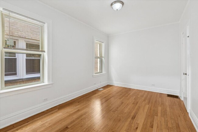Building Photo - 5412 N Kimball Ave