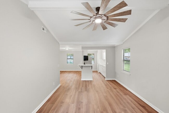 Building Photo - Renovated Ranch on a Quiet Cul-de-Sac with Vaulted Ceilings & Private Backyard