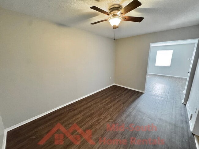 Building Photo - 1742 E Holmes Rd