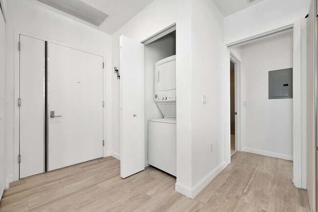 Building Photo - Remarks:	Enjoy stunning Skyline and Bay views from the wraparound balcony of this furnished 2-bed...