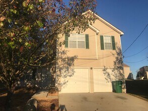 Building Photo - Beautiful split level home with 3 bedrooms, 2.5 baths