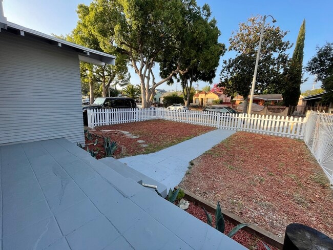 Front Yard - 3346 La Clede Ave