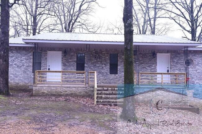 Building Photo - Move in special $500!! Beautifully renovated 1 bed / 1 bath duplex in a great neighborhood!!