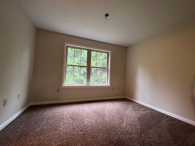 Building Photo - 2 Bedroom townhouse with garage near Med C...