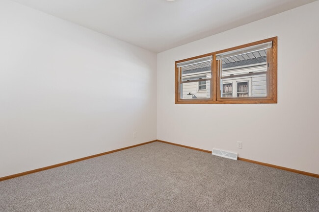 Building Photo - 2450 S 95th St