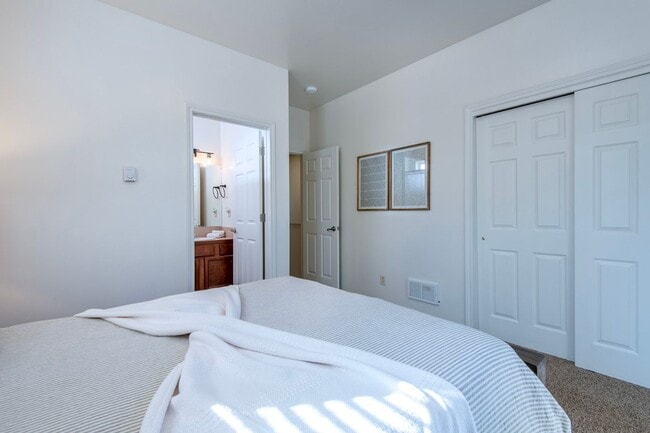 Building Photo - Fully Furnished 2 BR Townhouse in Driggs with Attached Garage