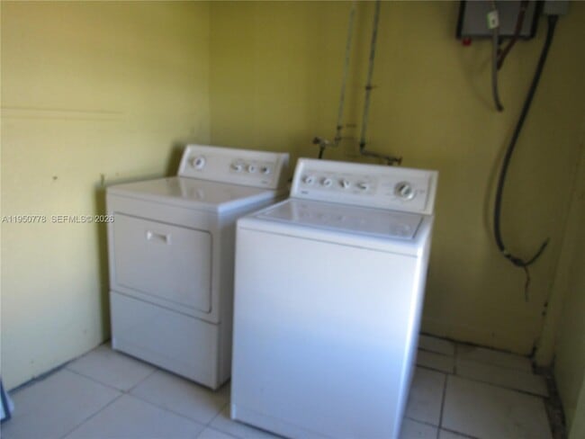 Building Photo - 7913 Ramona St