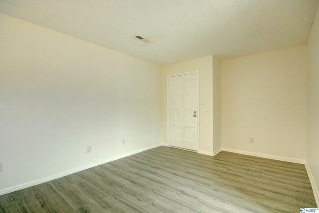 Building Photo - 2225 Golf Rd SW