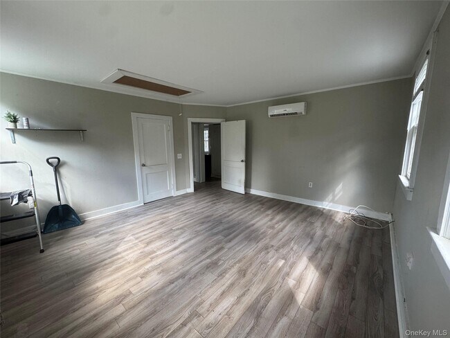 Building Photo - 425 Landing Ave