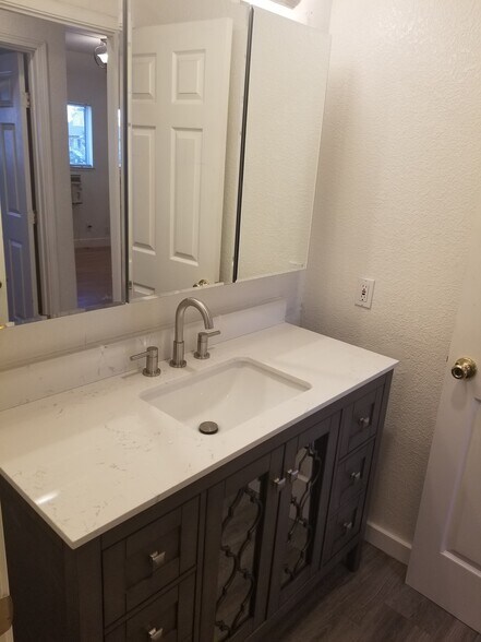 Building Photo - 402 S Laurel St