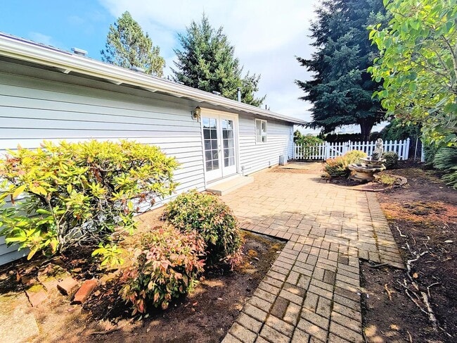 Building Photo - 566 Sunwood Dr NW