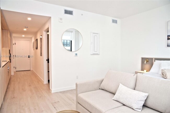 Building Photo - 225 N Miami Ave