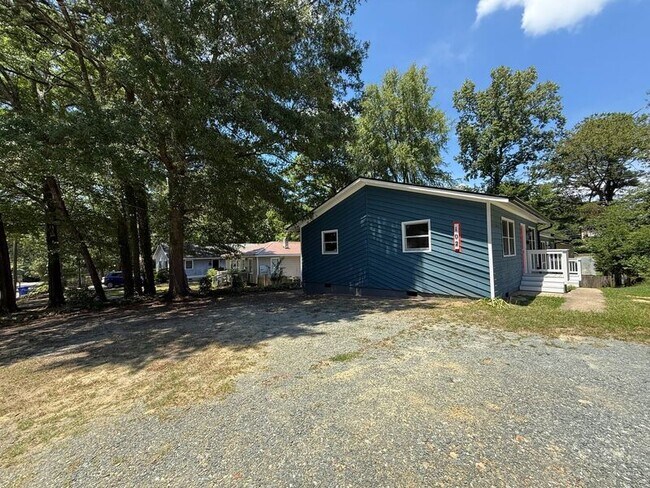 Building Photo - 102 Johnson St