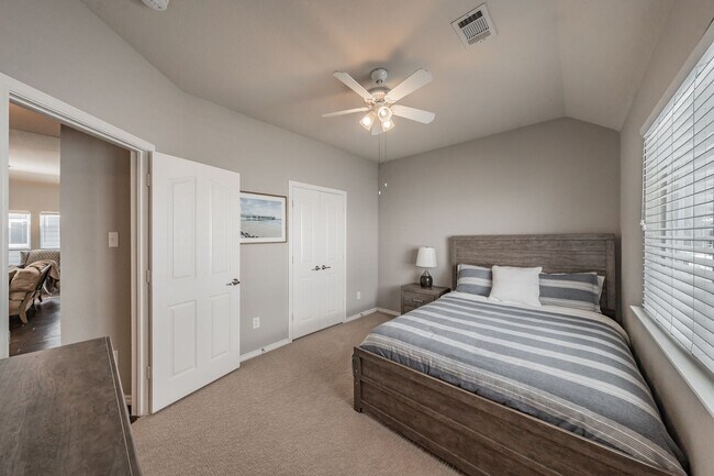 Building Photo - The Best in Texas: 3Bed/2Bath w/Spacious Ensuite