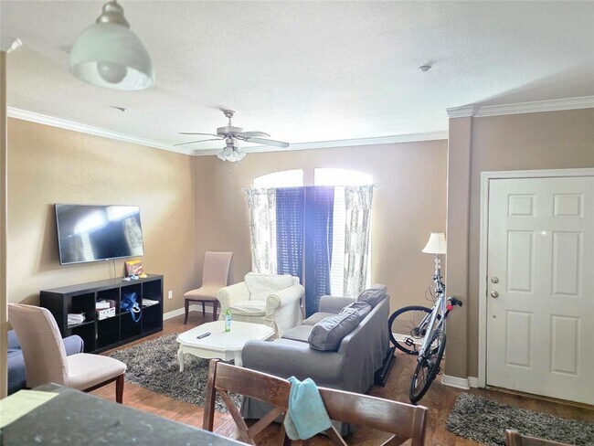 Building Photo - 305 Holleman Dr E