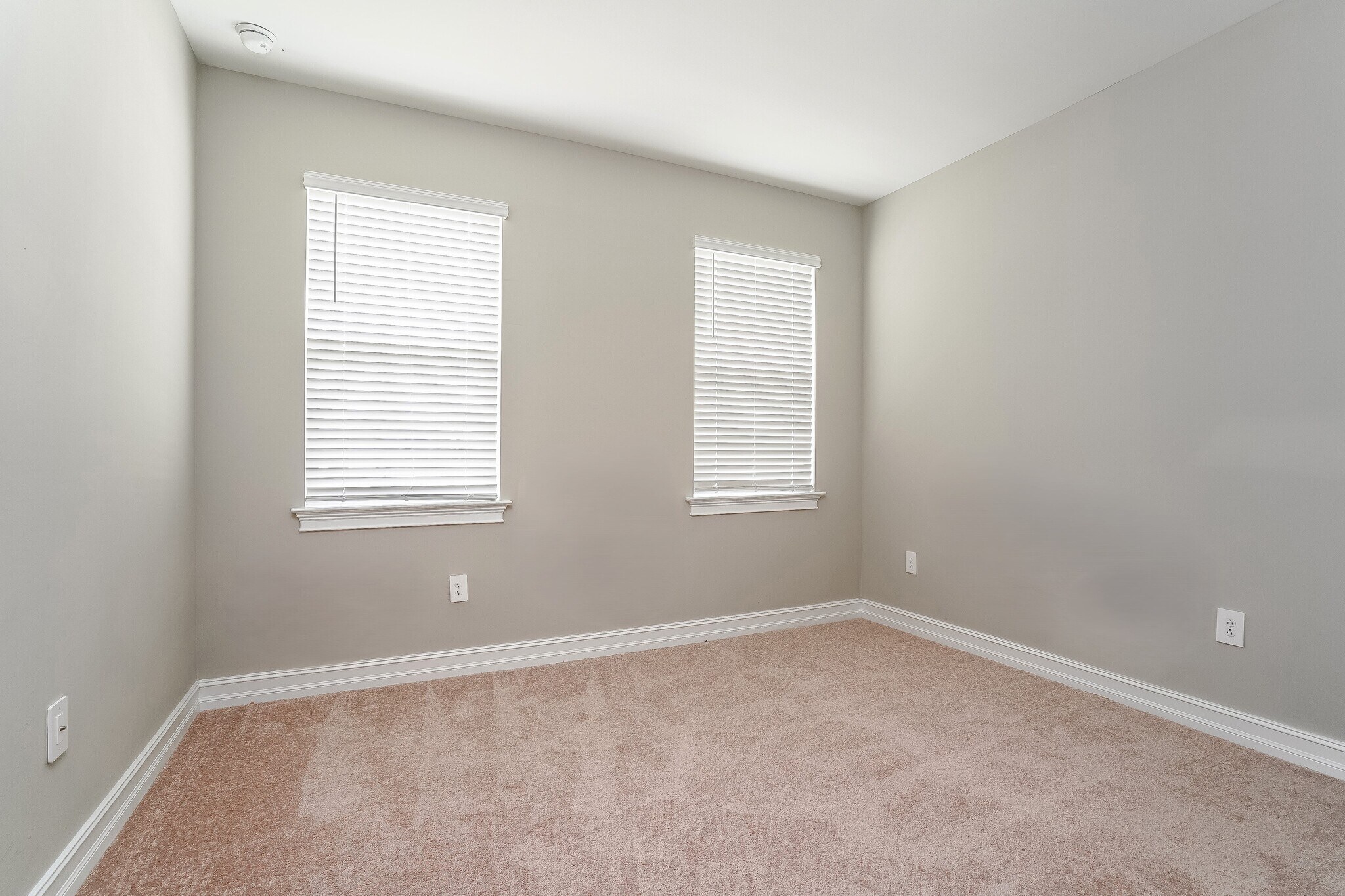 Building Photo - 603 Vinca Rosea