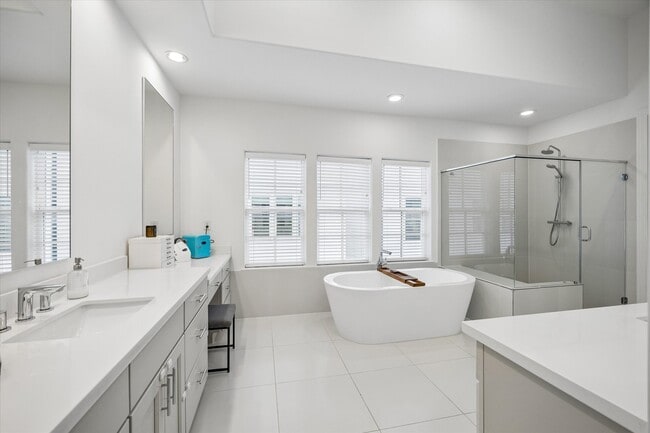 Building Photo - 3302 W 12th St