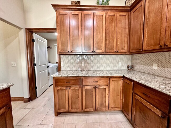 Building Photo - 3 bed, 2 bath home in Moore - Move in Deposit-Free! (If Qualified)