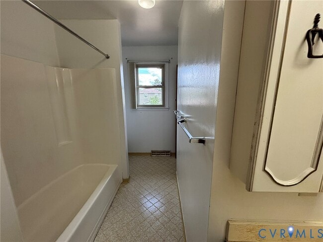 Building Photo - 3908 Yorktown Dr