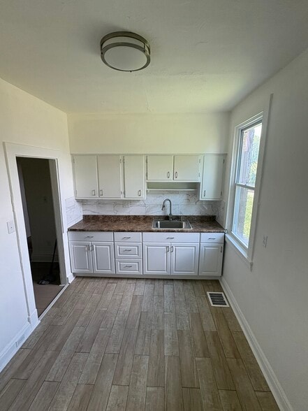 Building Photo - 137 Hazelwood Ave