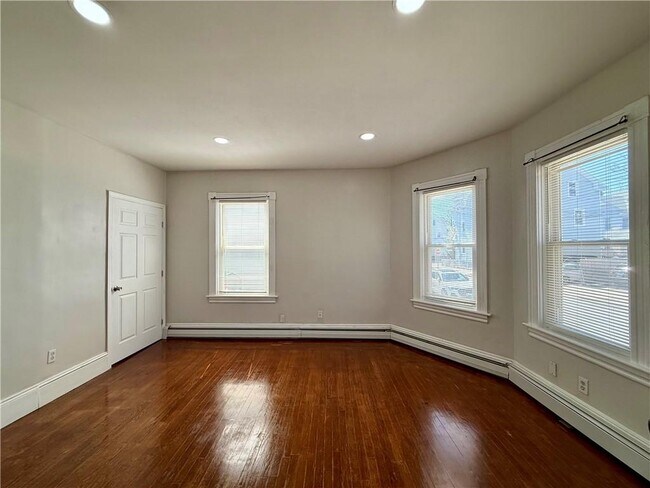 Building Photo - 1-59 Robin St