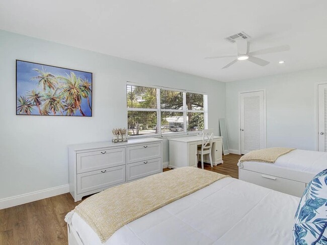 Building Photo - 1310 Manor Dr