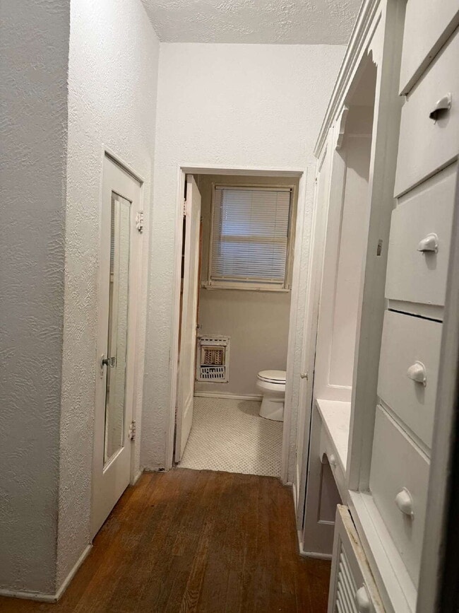 Building Photo - One Bed/One Bath with Historic Charm