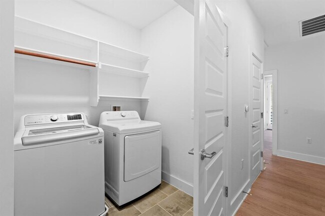 Building Photo - 8922 Menchaca Rd