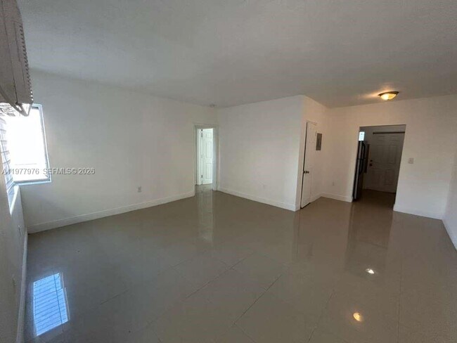 Building Photo - 8321 Crespi Blvd