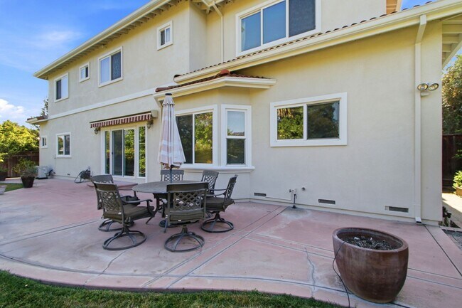 Building Photo - Stunning 5-Bedroom Sunnyvale Home