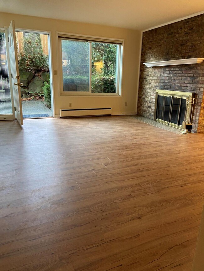 Building Photo - Boston Apts - Studio + extra room