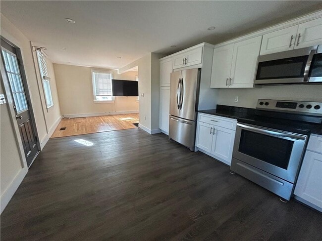 Building Photo - 39 Reynolds St