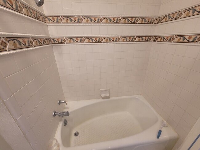 Building Photo - 2626 Beluche Dr
