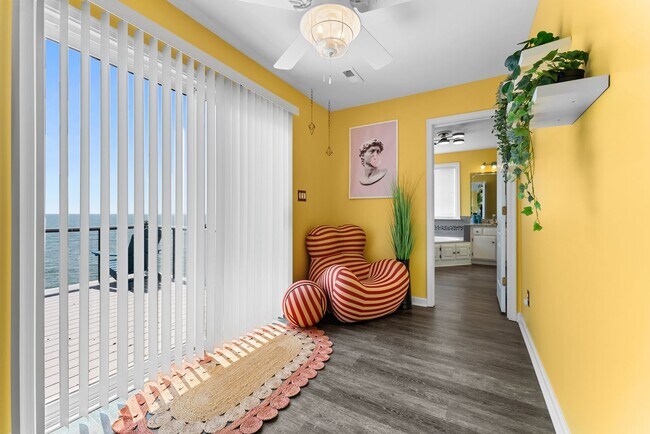 Building Photo - Grand View 115